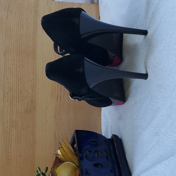 Strappy Heels - Picture 4 of 10